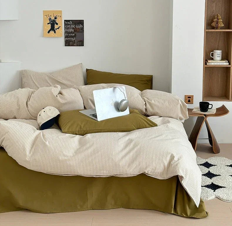Thin Striped Bedding Set / Red