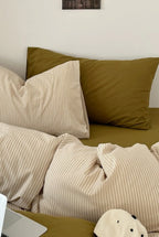 Thin Striped Bedding Set / Red