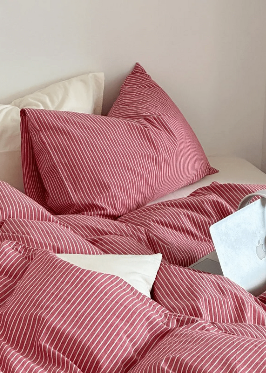 Thin Striped Bedding Set / Red