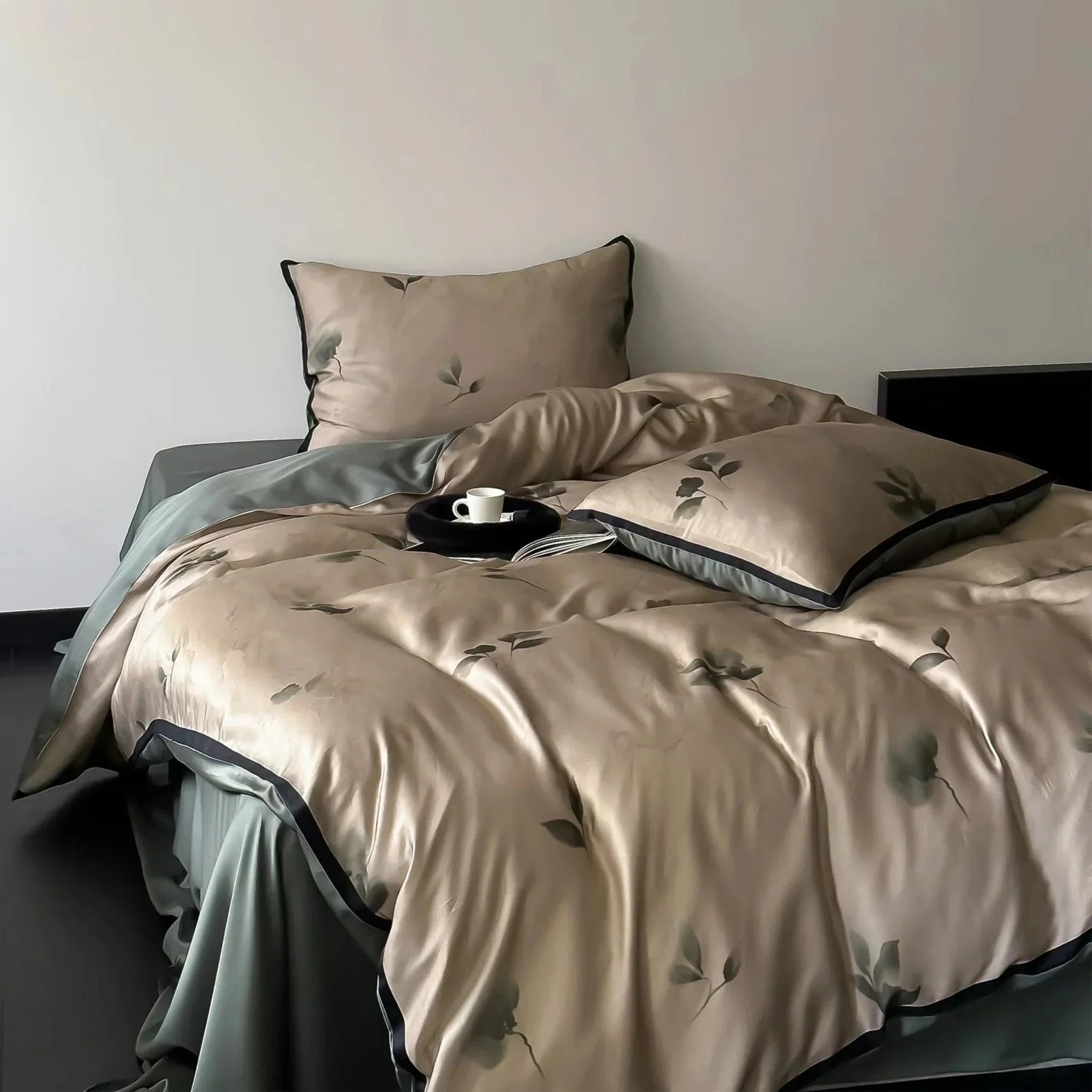 Twilight Zone Silky Tencel Bedding Set / White + Gray Ever Lasting