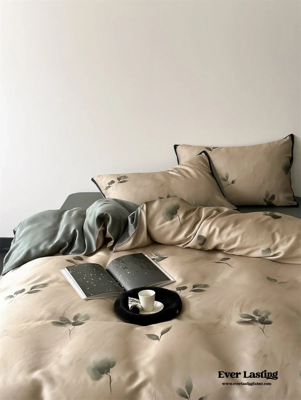 Twilight Zone Silky Tencel Bedding Set / White + Gray Ever Lasting