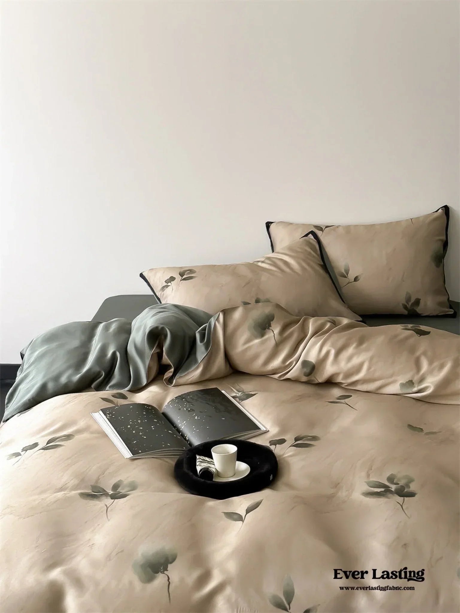 Twilight Zone Silky Tencel Bedding Set / White + Gray Ever Lasting