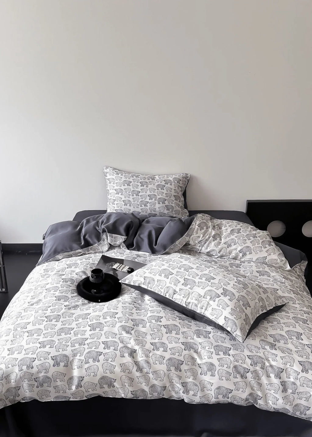 Twilight Zone Silky Tencel Bedding Set / White + Gray Ever Lasting