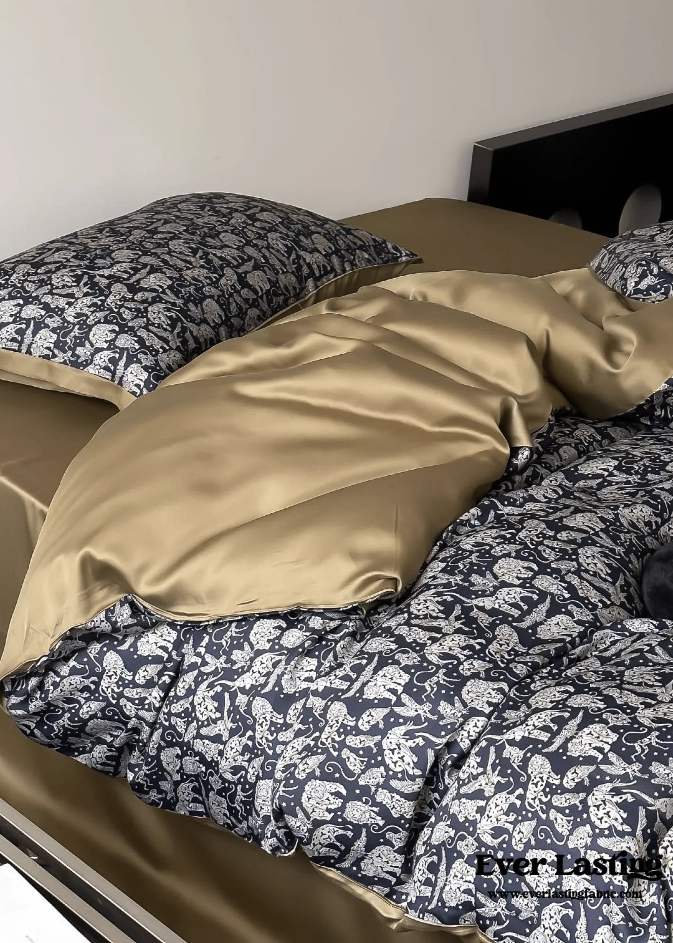 Twilight Zone Silky Tencel Bedding Set / White + Gray Ever Lasting