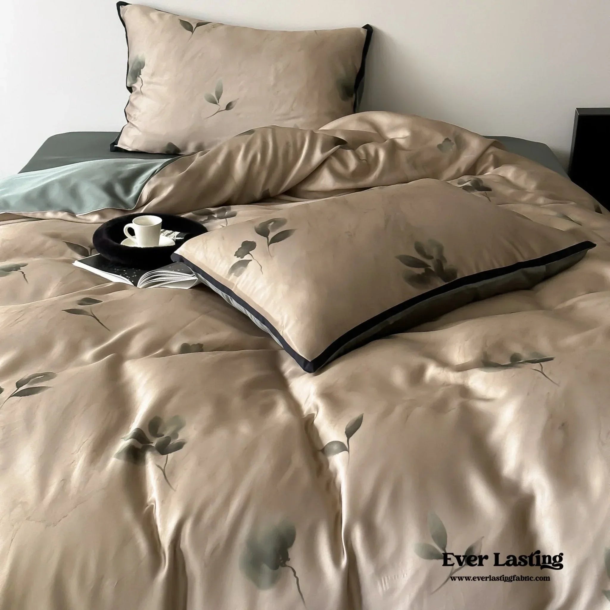 Twilight Zone Silky Tencel Bedding Set / White + Gray Ever Lasting