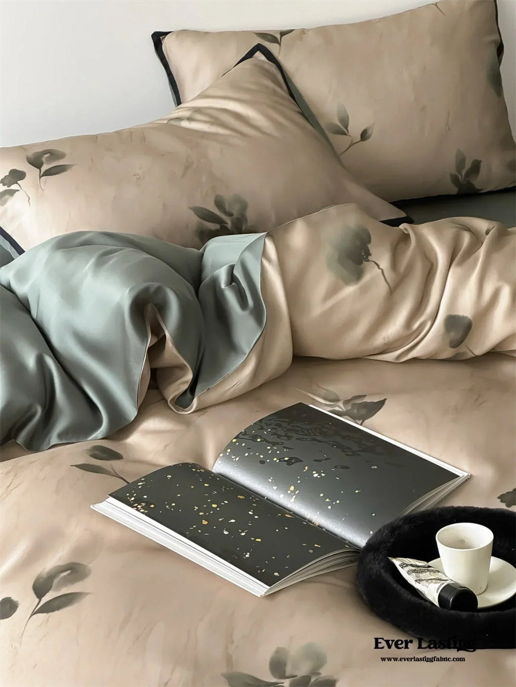Twilight Zone Silky Tencel Bedding Set / White + Gray Ever Lasting