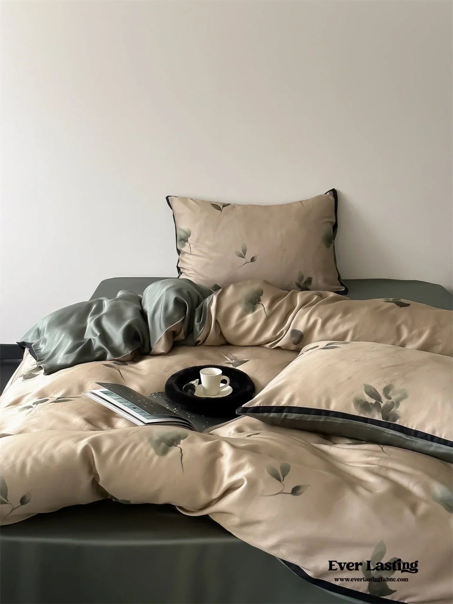 Twilight Zone Silky Tencel Bedding Set / White + Gray Ever Lasting