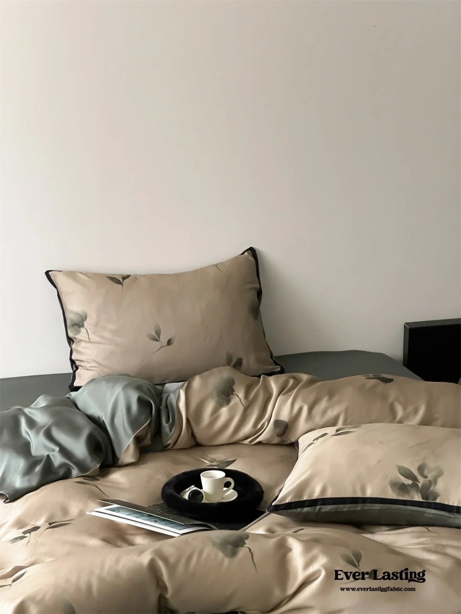 Twilight Zone Silky Tencel Bedding Set / White + Gray Ever Lasting