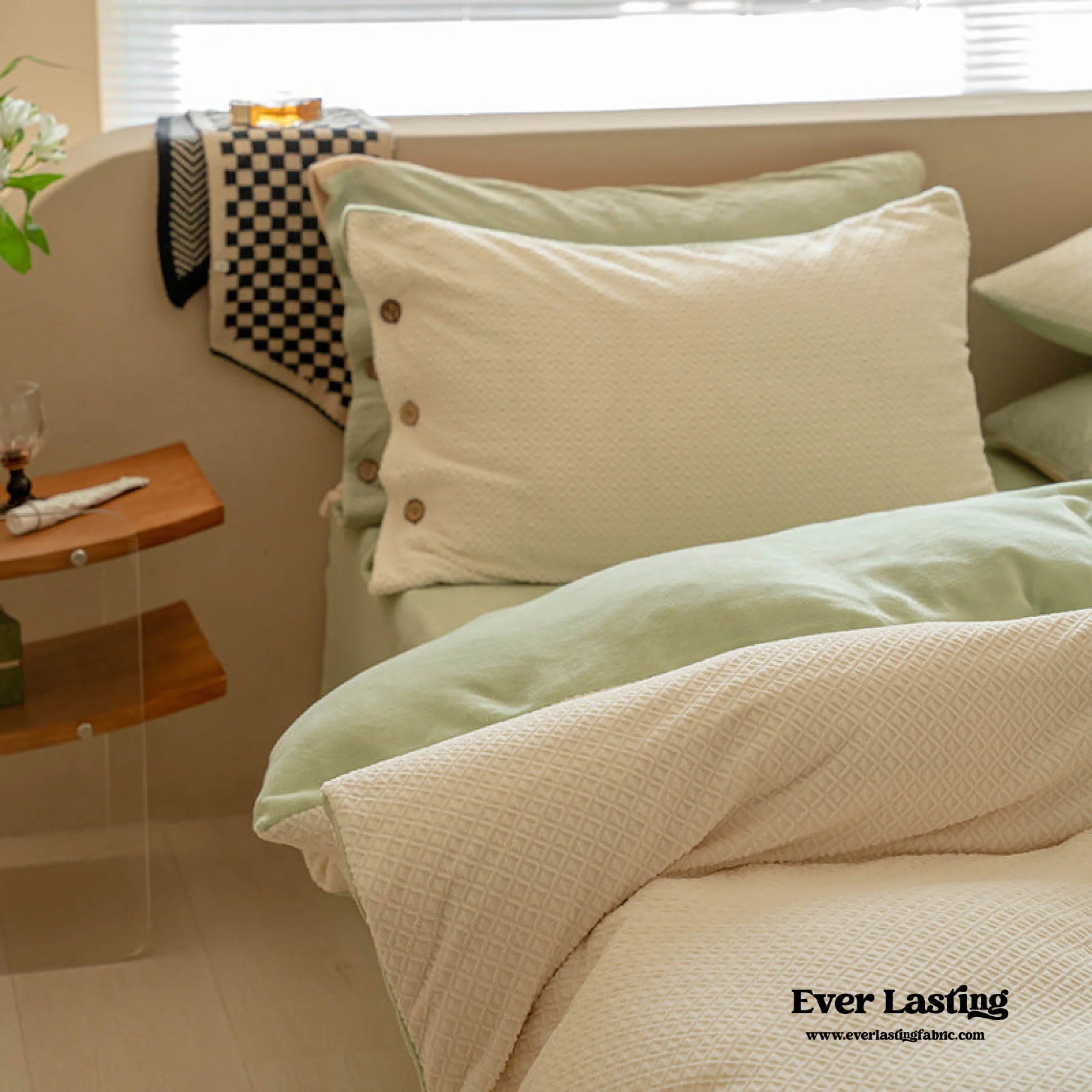 Velvet Buttoned Bedding Set / Orange Ever Lasting