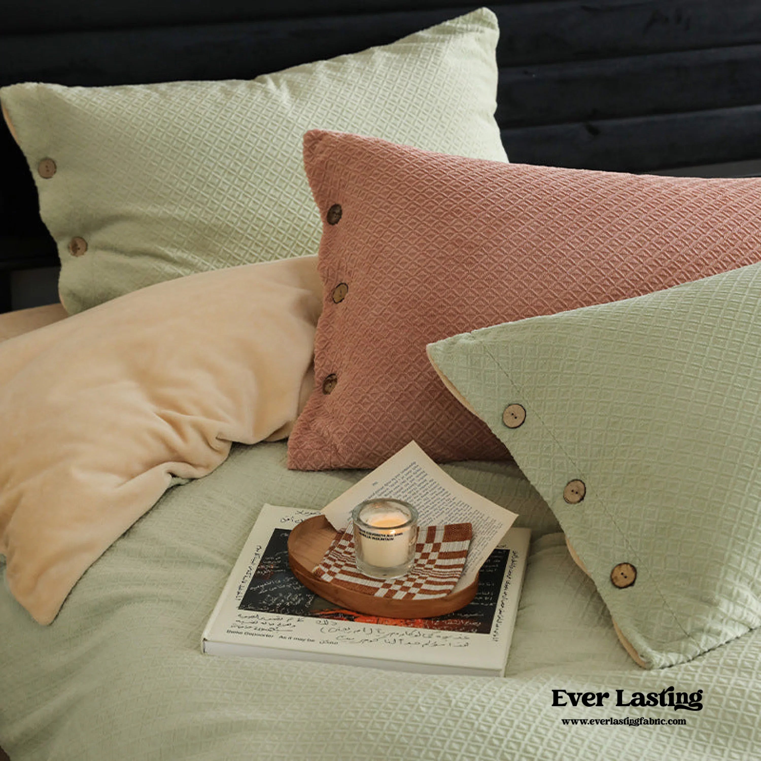 Velvet Buttoned Bedding Set / Orange Ever Lasting