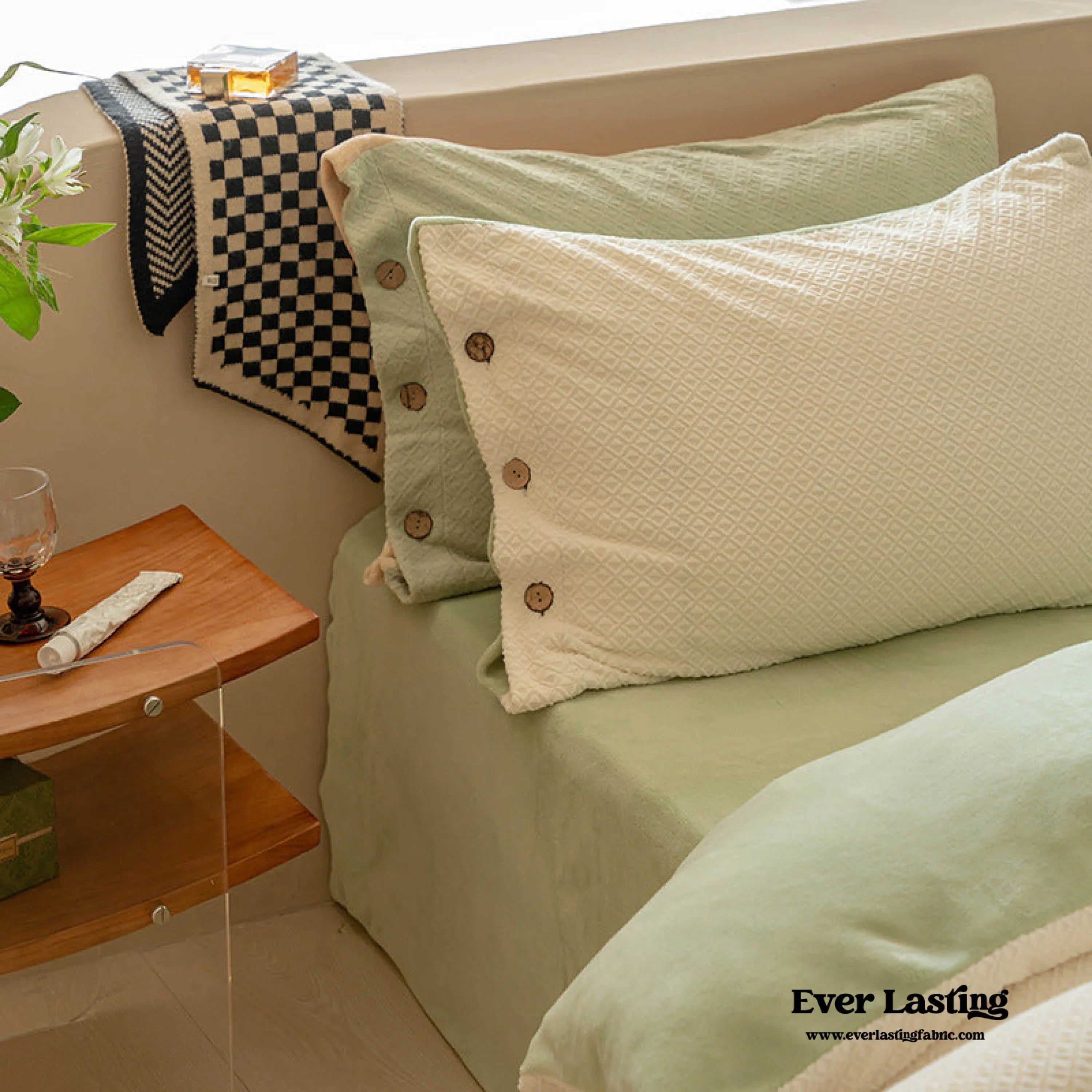Velvet Buttoned Bedding Set / Orange Ever Lasting
