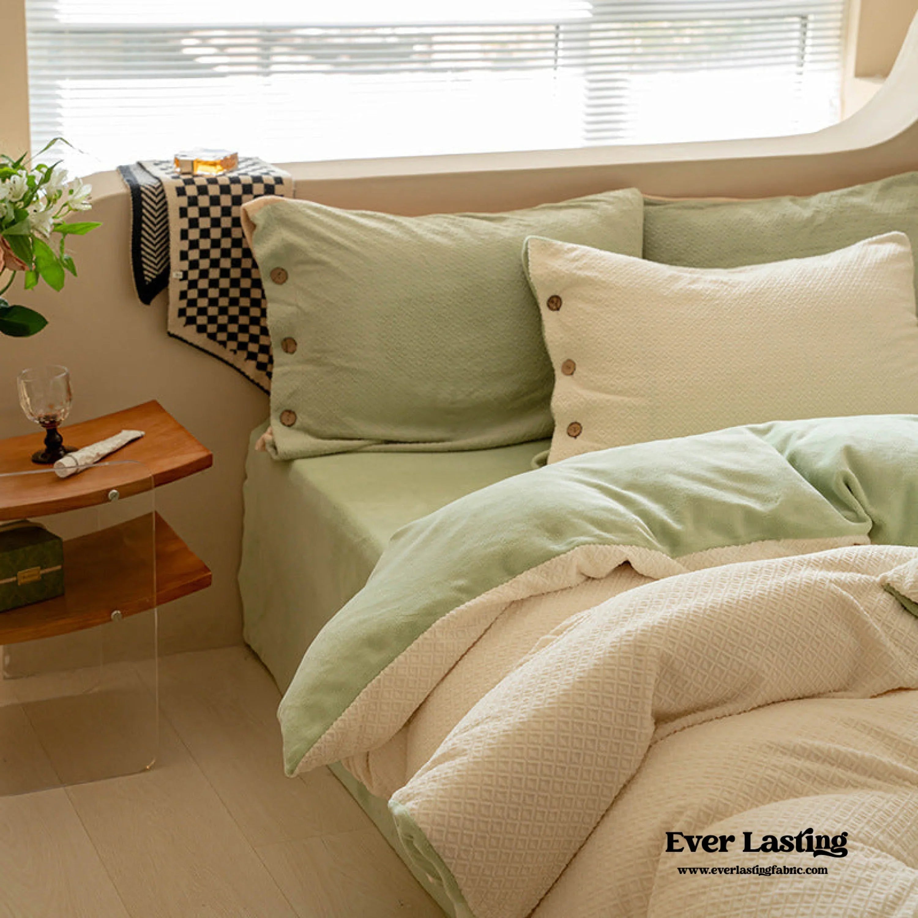 Velvet Buttoned Bedding Set / Orange Ever Lasting