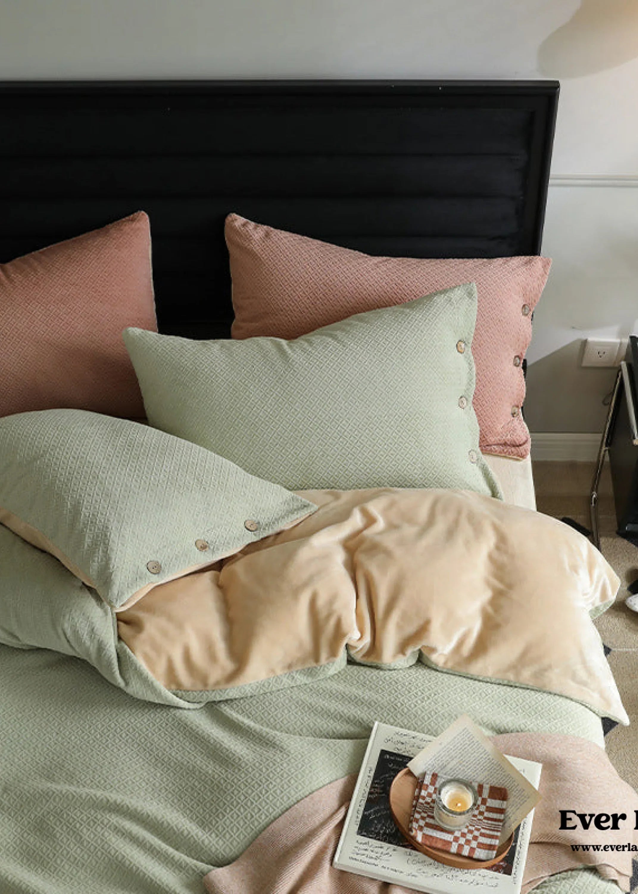 Velvet Buttoned Bedding Set / Orange Ever Lasting
