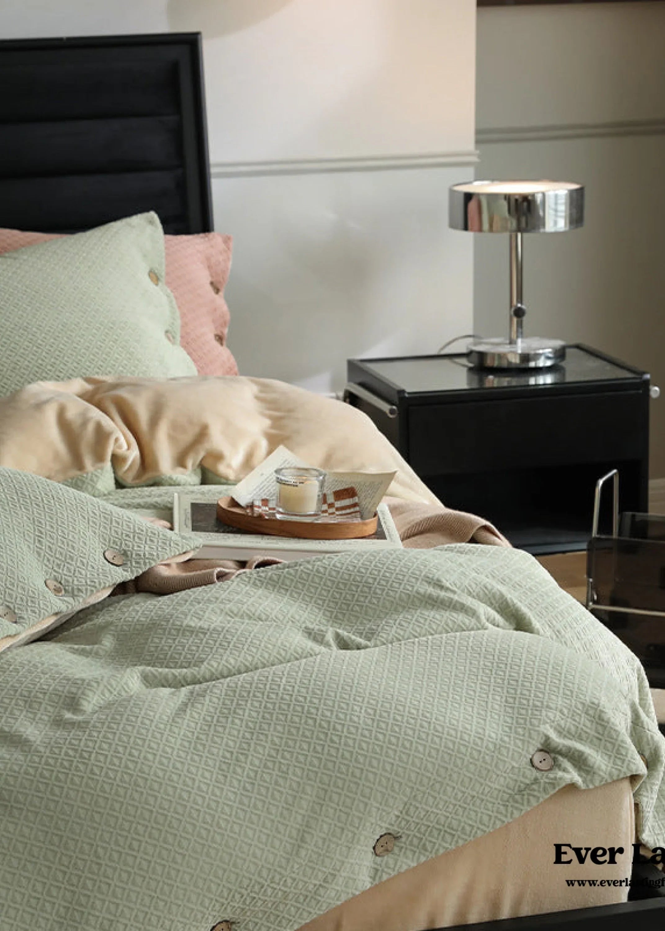 Velvet Buttoned Bedding Set / Orange Ever Lasting
