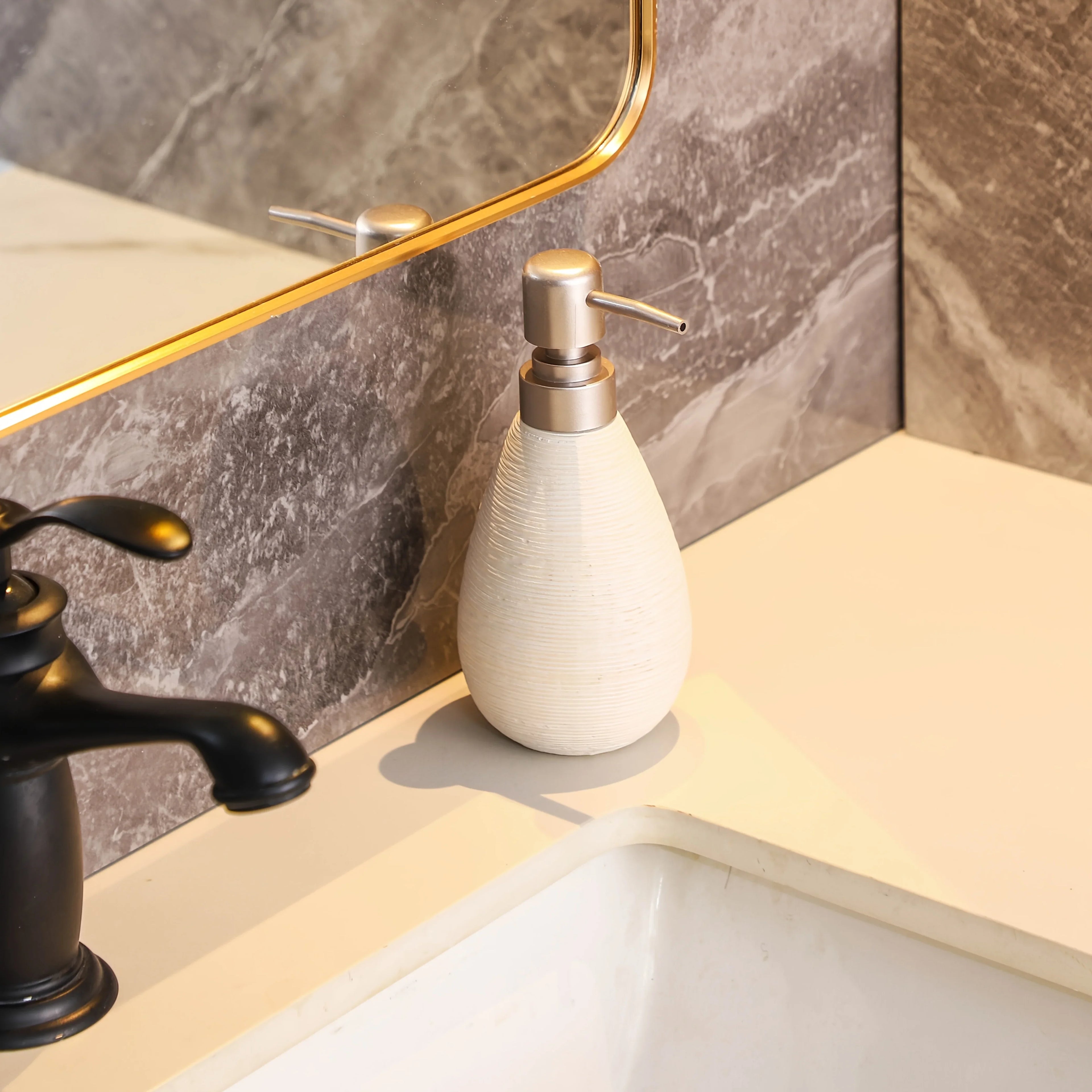 Vintage Bohemian Style Hand Soap Dispenser with Stainless Steel Pump, Suitable for Bathroom and Kitchen House Of Avana