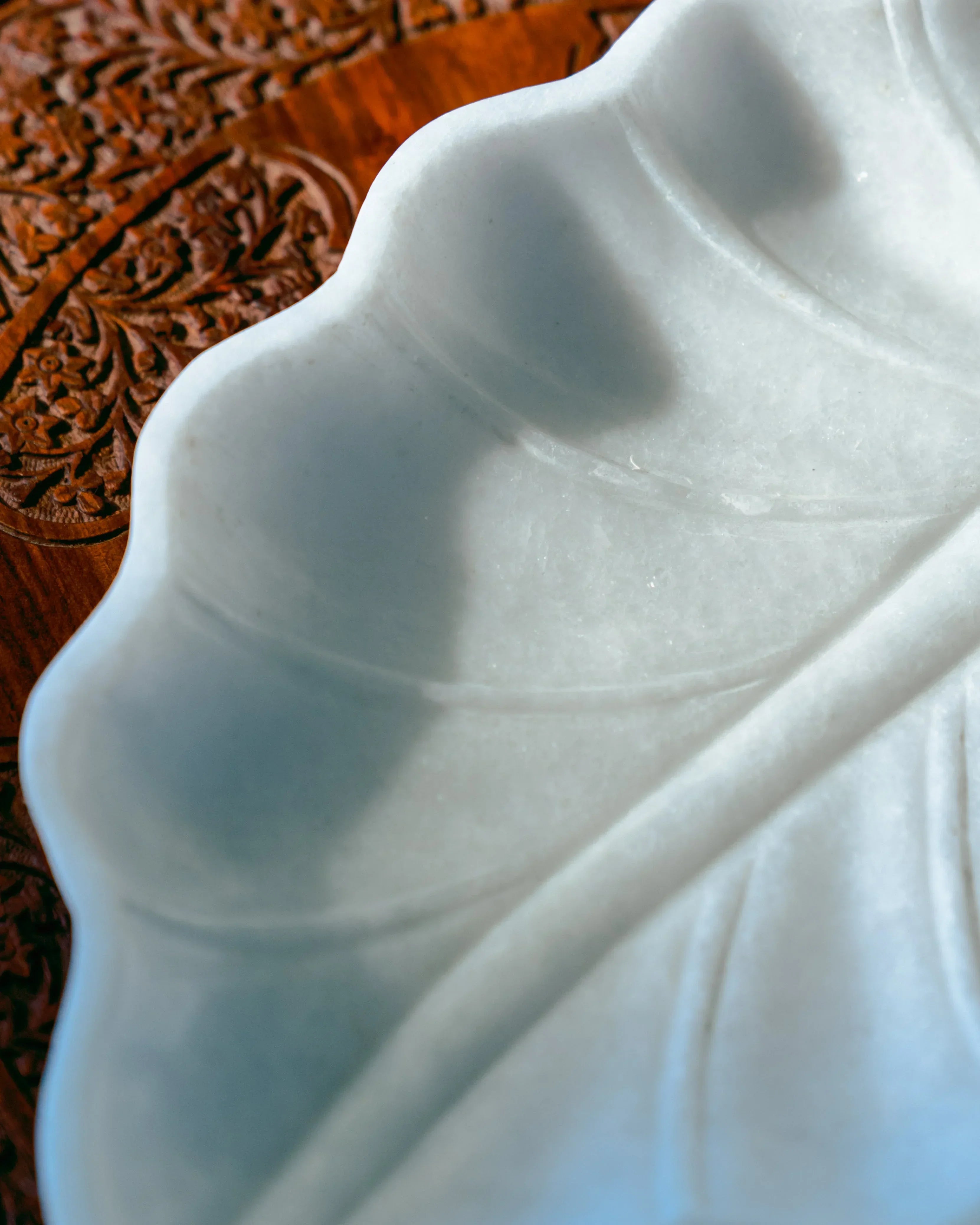 White Makrana Marble Peepal Leaf Bowl Sangemar