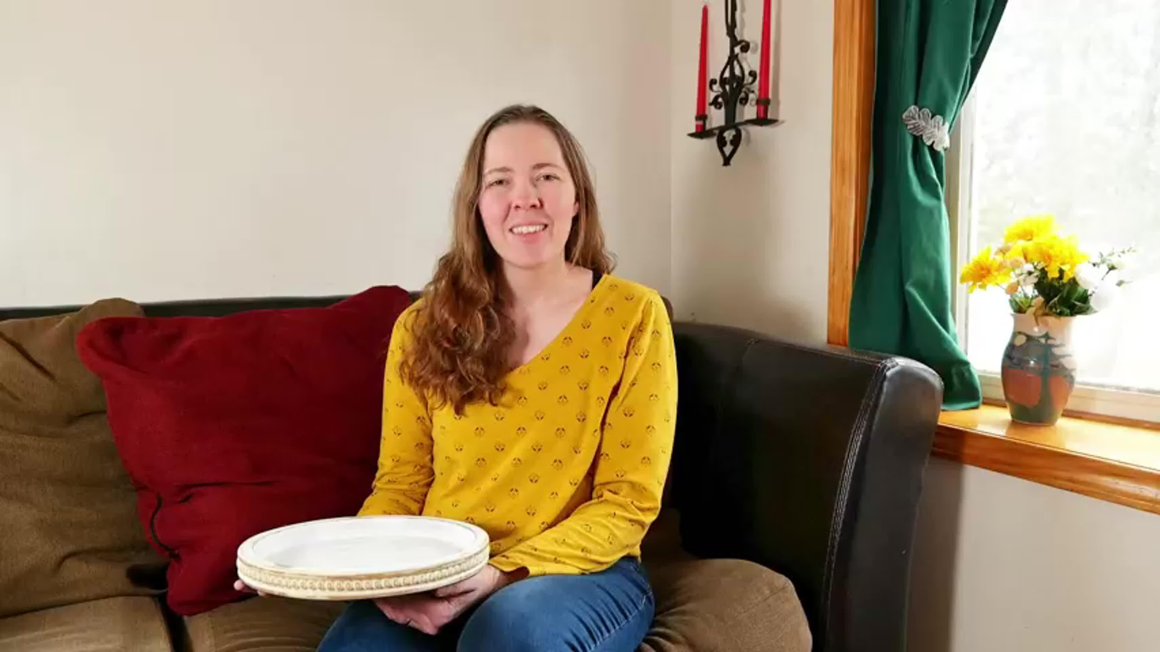 White washed wood round tray, decorative bead edge, rustic décor - House of Avana