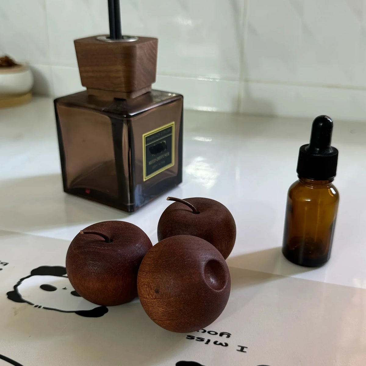 A Randomly Styled Natural Wood Aroma Diffuser with Elegant Wood Grain, Non-Flammable, Perfect Gift Choice - Enhances Air Quality, Apple-Shaped Fragrance Diffuser with Natural Wood Texture, Suitable for Home, Car, Office, Bath House Of Avana [[SKU:HOA-FRG-003]]