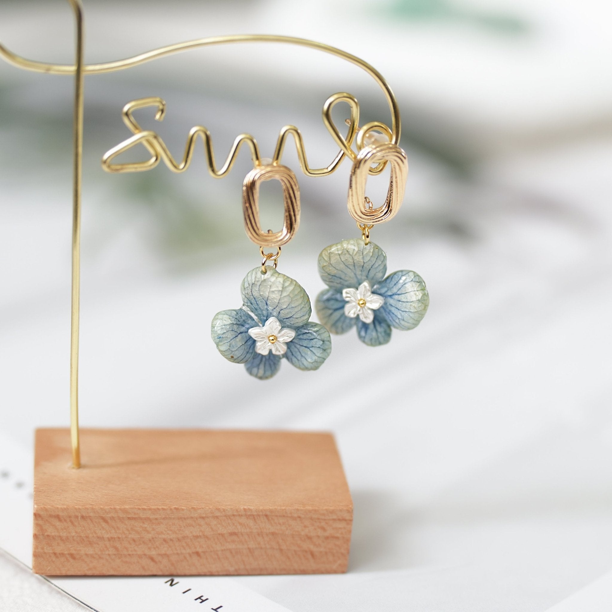 "Raindrop Waltz" Hydrangea Earrings