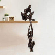 Home Decor Couple Sculpture with Creative Man Lifting Woman