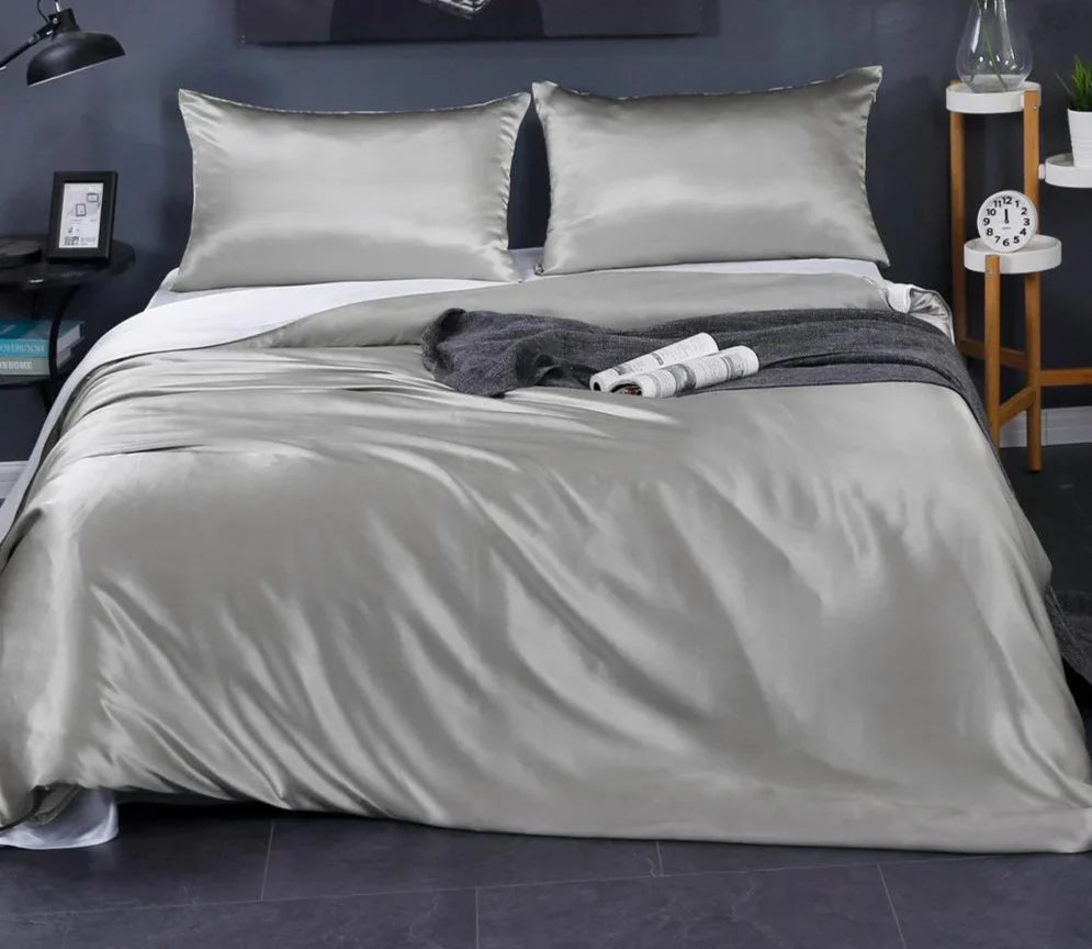 Luxury Seamless 19 Momme Mulberry Silk 4 pieces Bedding Set - 1 Queen or King Seamless Duvet Cover, 1 Pure Flat Sheet and 2 Terse Pillowcases - House Of Avana